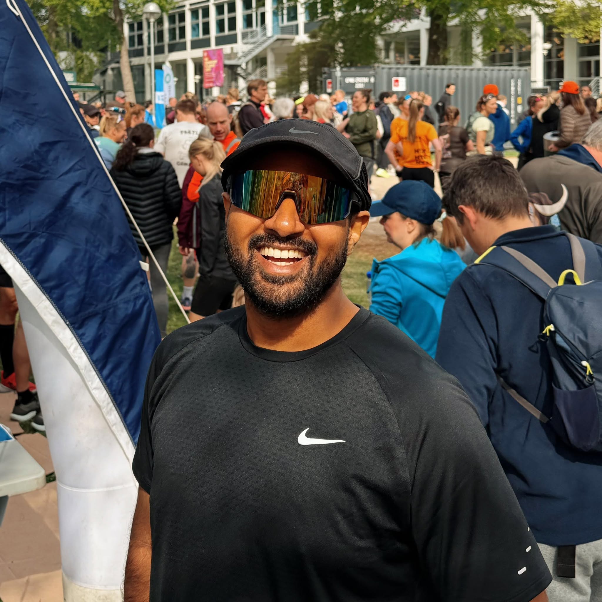 Mauran Muthiah waving